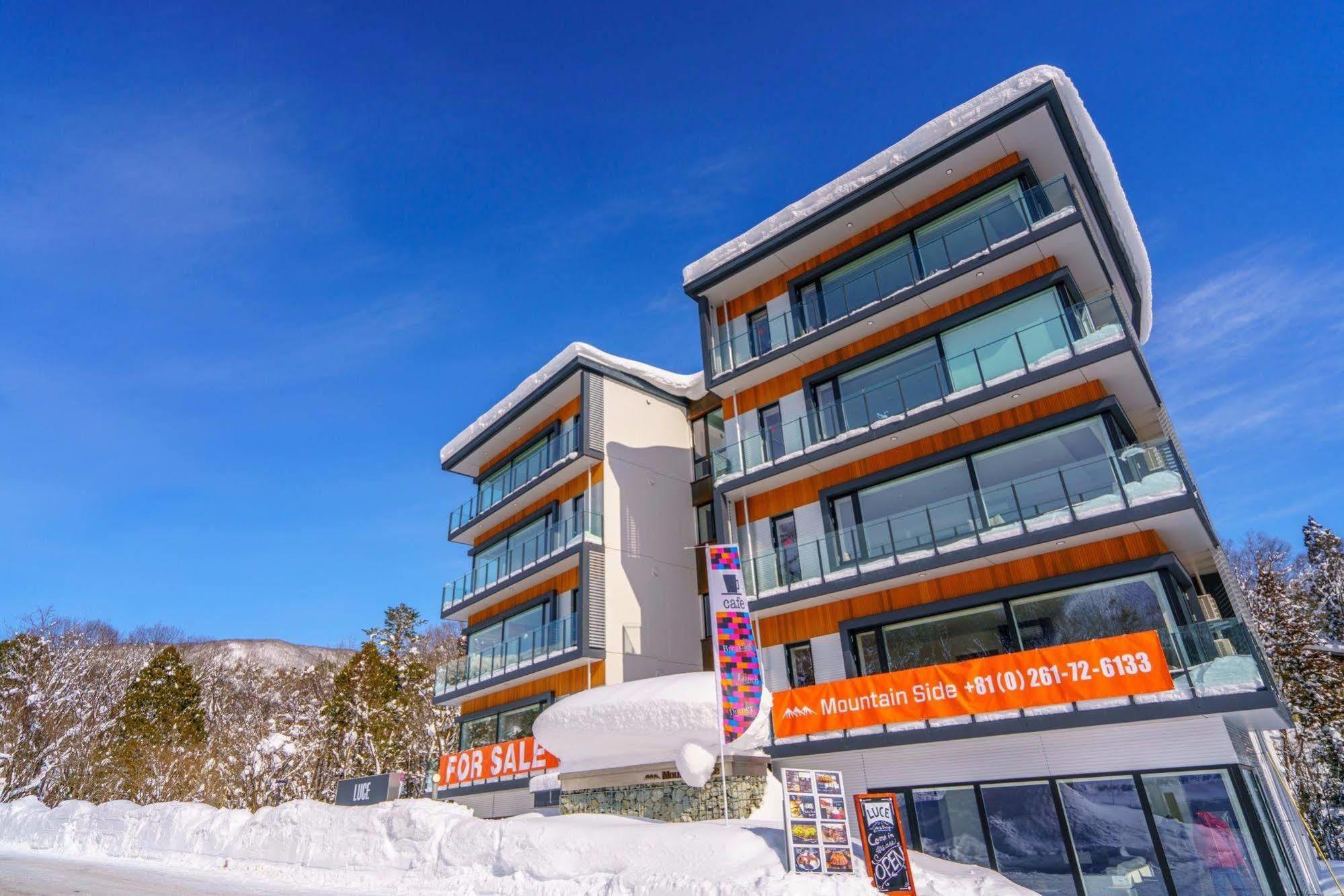 Mountain Side Hakuba Hotel Bagian luar foto